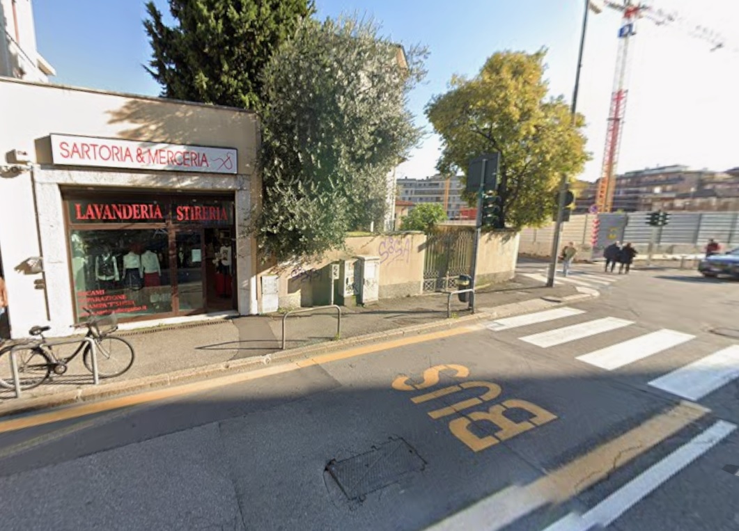 Anziano investito da un camion sulle strisce pedonali in via Camozzi: morto sul colpo