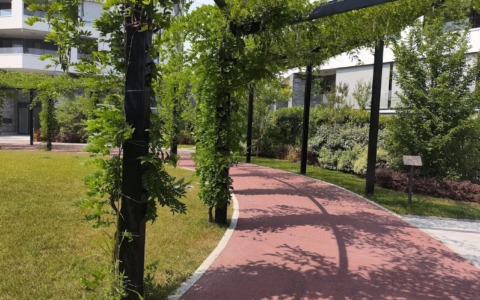 Taglio del nastro per il giardino pubblico “Sacchi Quarti” tra i nuovi palazzi di Redona