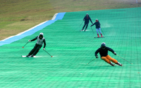 Inaugurazione della pista di Neveplast a Colere rimandata in primavera. La causa? L’arrivo della neve vera