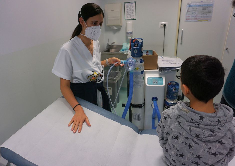 Gas esilarante ai bambini del Papa Giovanni per ridurre ansia e dolore. «Aiuterà anche i genitori»