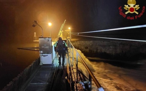Ragazza minaccia di lanciarsi dal ponte di Calusco: salvata nella notte