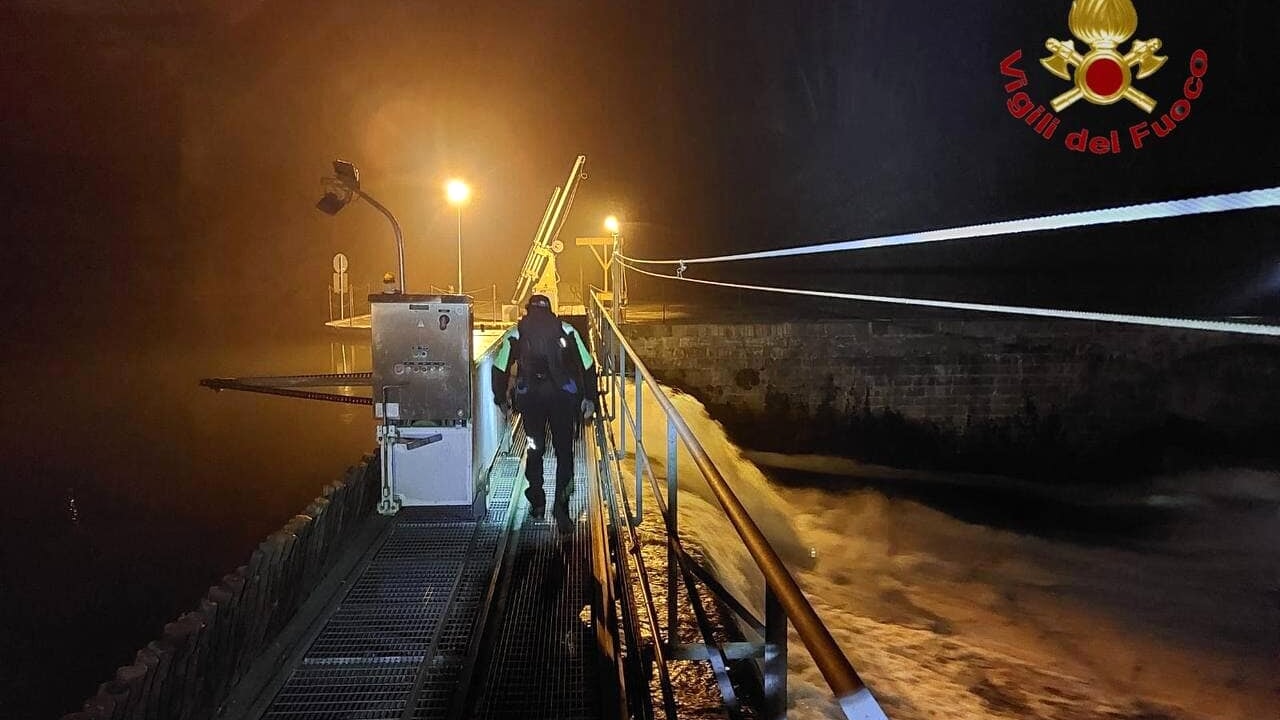 Ragazza minaccia di lanciarsi dal ponte di Calusco: salvata nella notte