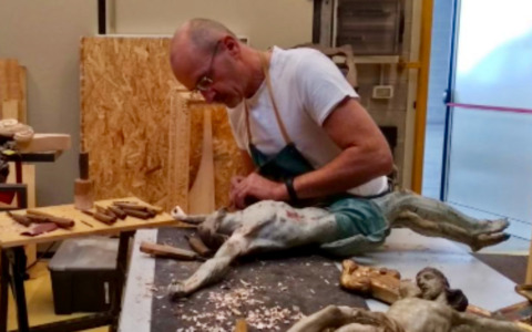 Ivan Adobati, l’arte del legno che parla al cuore di Alzano