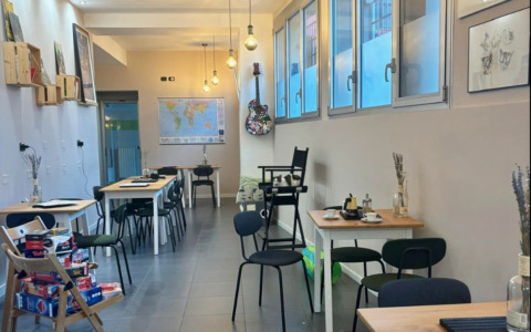 “Lə Gattarə” di via Carducci a Bergamo, il locale dove i gatti “insegnano” l’inclusione