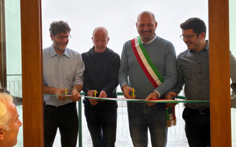 Nella ex scuola di Alzano è stato aperto il “Rifugio Mut de Nes”: uno spazio per la comunità