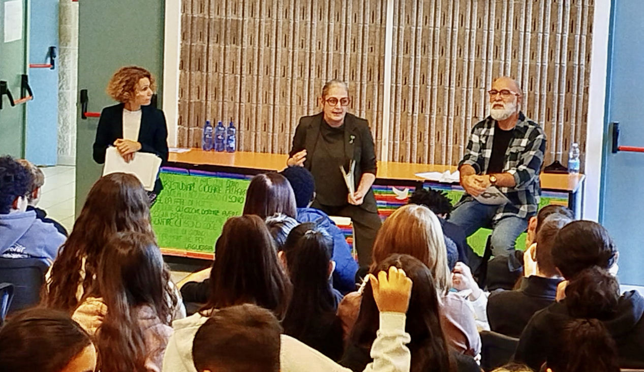 Gli studenti di Osio Sopra in prima linea contro la violenza: «La gentilezza sia un atto di coraggio»