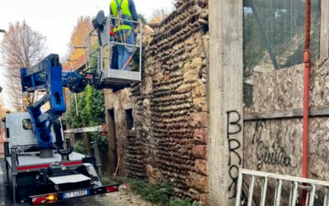Caseggiato messo in sicurezza in via Caleppio a Zanica, presto (si spera) il passaggio riaprirà