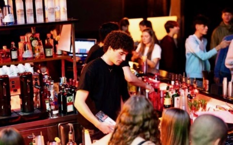 Karma Lounge, il nuovo locale a Treviolo dei ventenni (con le idee chiare) Andrea e Filippo