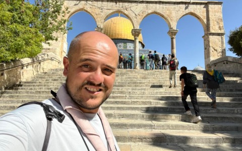 Nuovo libro di don Manuel Belli, alias il «parroco imbruttito» (che ha 50mila follower su YouTube)