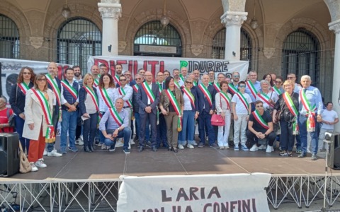 Olezzi della Montello Spa, i sindaci scrivono al prefetto: «Chiediamo un incontro urgente con Regione, Arpa e Ats»