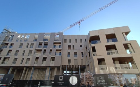 Le nuove facciate con loggiati fanno capolino dalle impalcature: si svela il nuovo volto dell’ex Italcementi