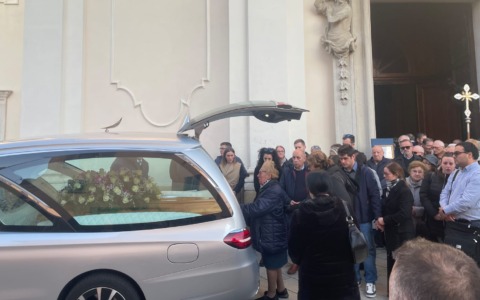 «Ai tuoi nipoti parleremo di te e di quanto eri buono»: a Zanica l’addio a Oscar Angioletti, morto nel frontale a Stezzano