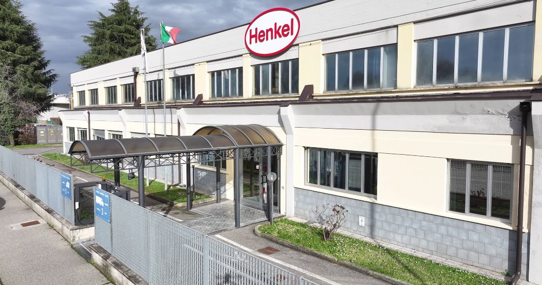 Lo stabilimento Henkel festeggia i 60 anni di attività a Zingonia: dagli adesivi industriali agli assorbenti
