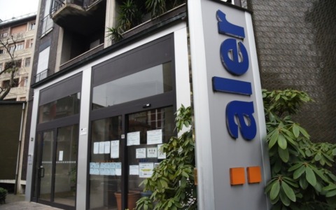 Il palazzo di sei piani di via Garibaldi a Seriate ha l’ascensore fuori uso ormai da mesi