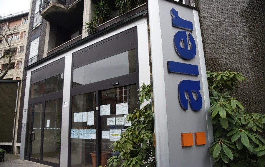 Il palazzo di sei piani di via Garibaldi a Seriate ha l’ascensore fuori uso ormai da mesi