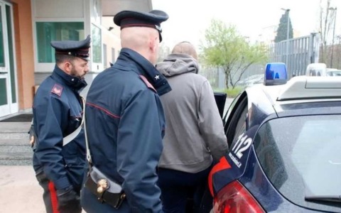 Rapina a mano armata e cinque furti in tre giorni ad Albino: arrestato 24enne di Alzano