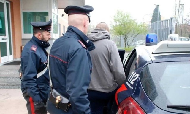 Maltrattava i genitori per potersi comprare la droga: arrestato 26enne di Stezzano