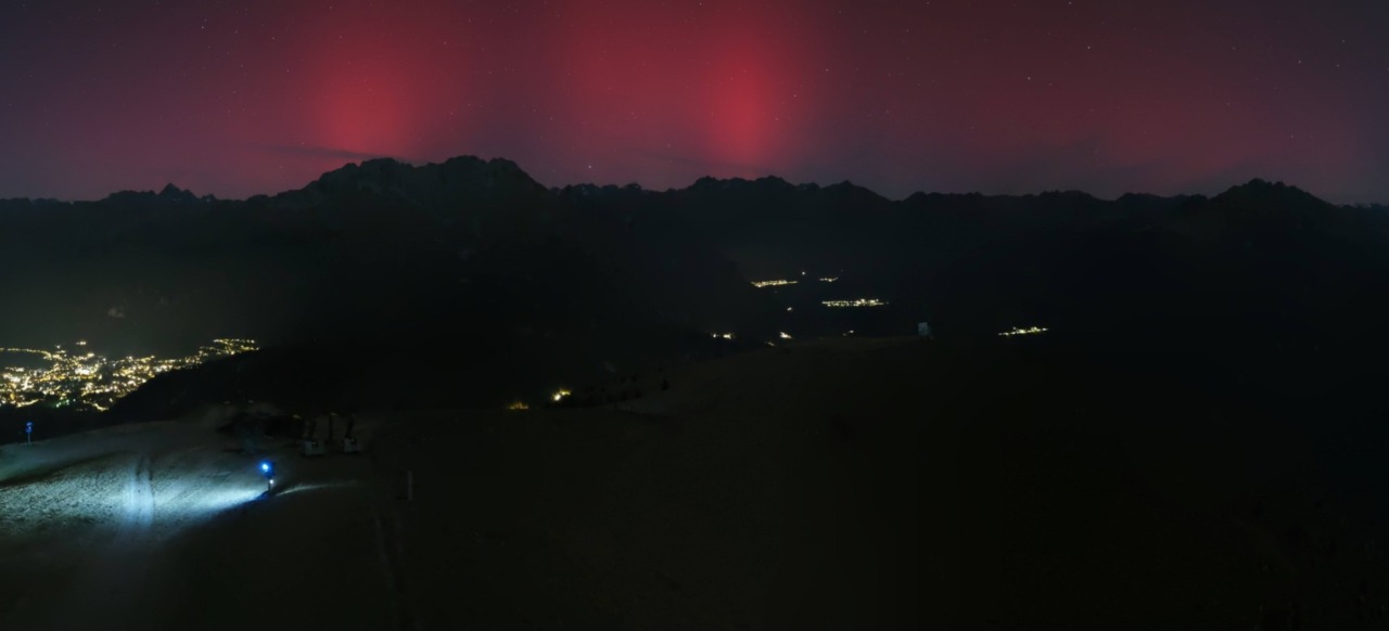 L’aurora boreale (anzi, una Sar) ha tinto di rosso la notte Bergamasca. E lo spettacolo potrebbe ripetersi