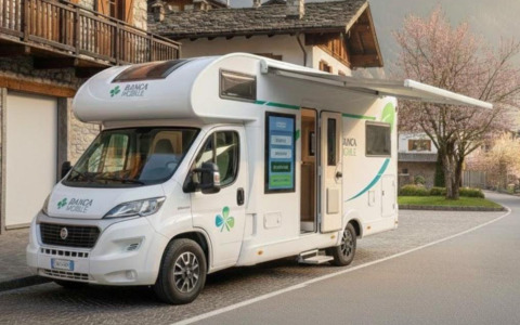 Niente più fliale della banca? A Castione arriva quella su ruote: i servizi di Intesa a bordo di un camper