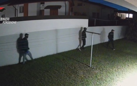 Avevano svaligiato due case a Monterosso: arrestati in Friuli due dei sospettati