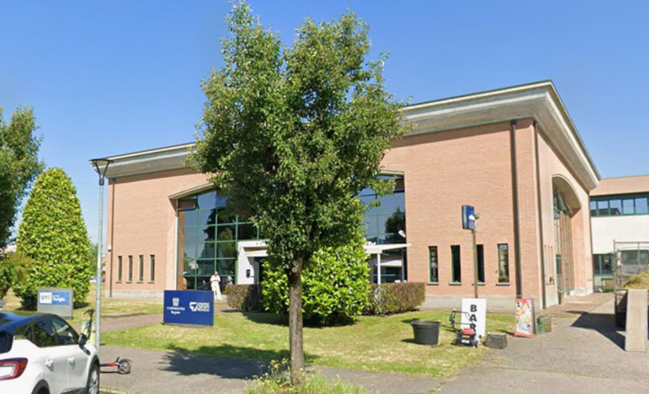 Treviglio, spruzza spray al peperoncino in aula: studenti evacuati con difficoltà respiratorie