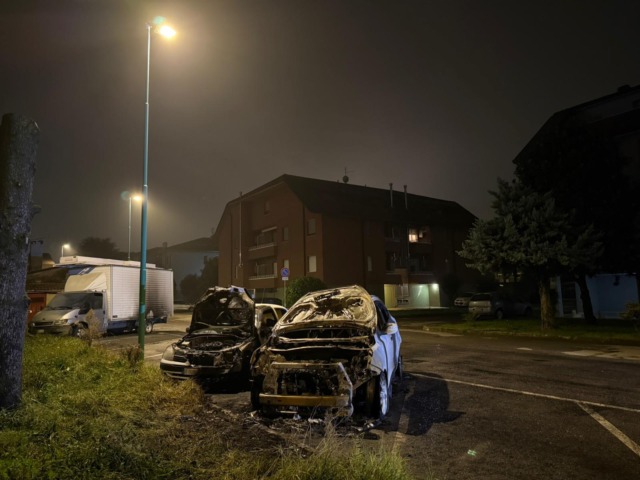 Auto incendiate a Ghisalba, arriva la confessione: «Ero ubriaco e mio fratello mi aveva risposto male»