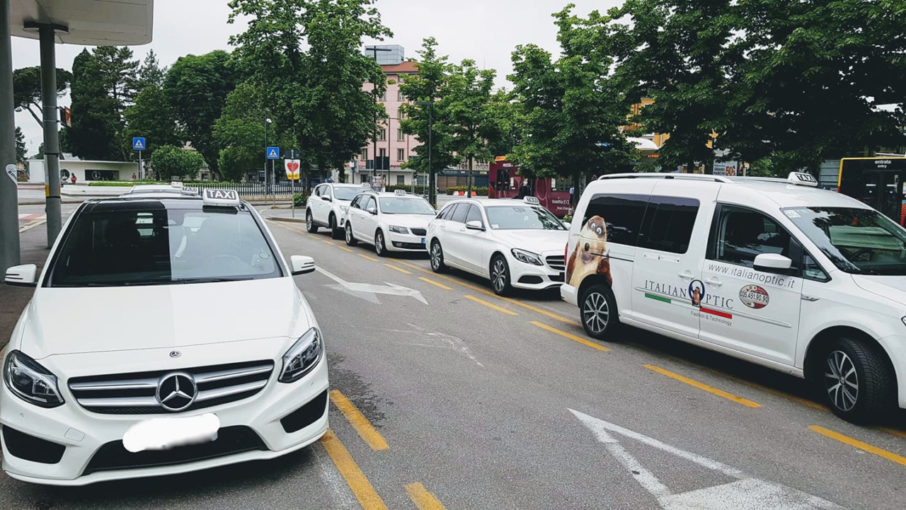 A Bergamo servirebbero molti taxi in più di quelli attuali, ma i tassisti frenano