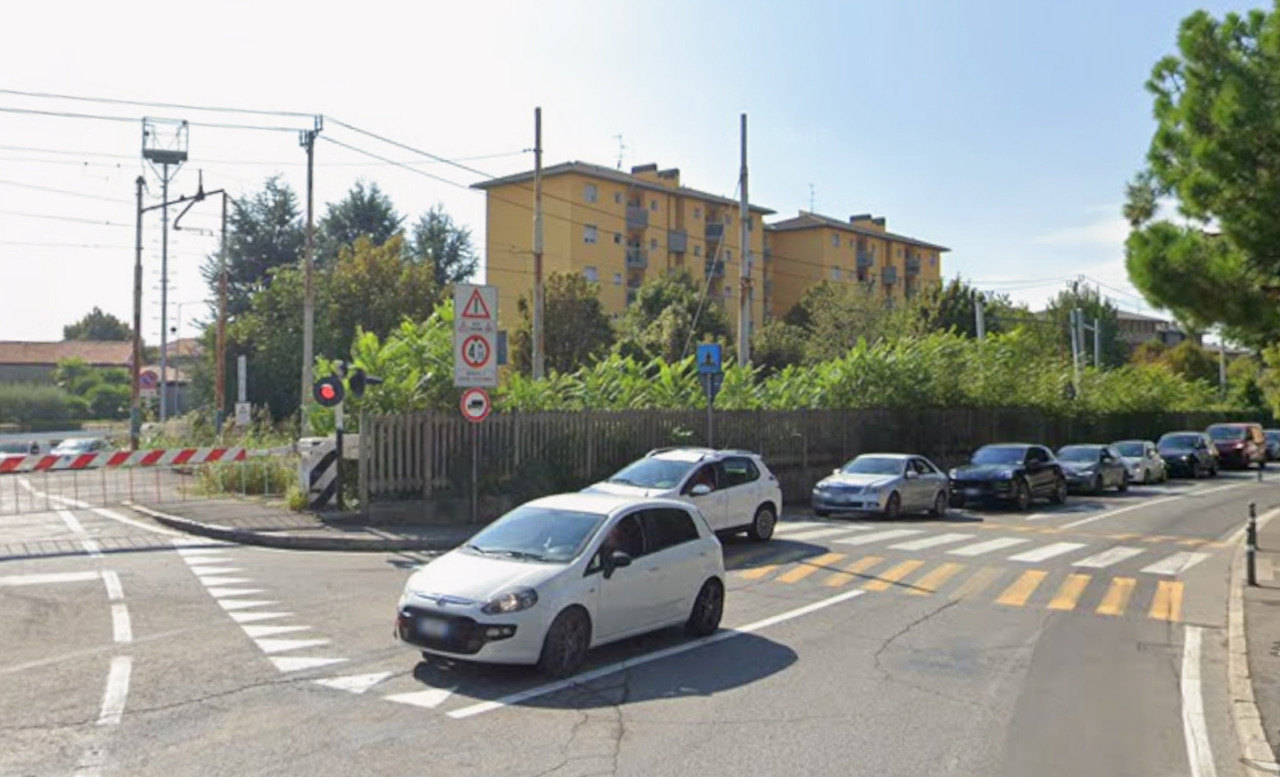 Via Rovelli diventa a senso unico, malumore tra i cittadini: «Non c’erano notizie né cartelli»