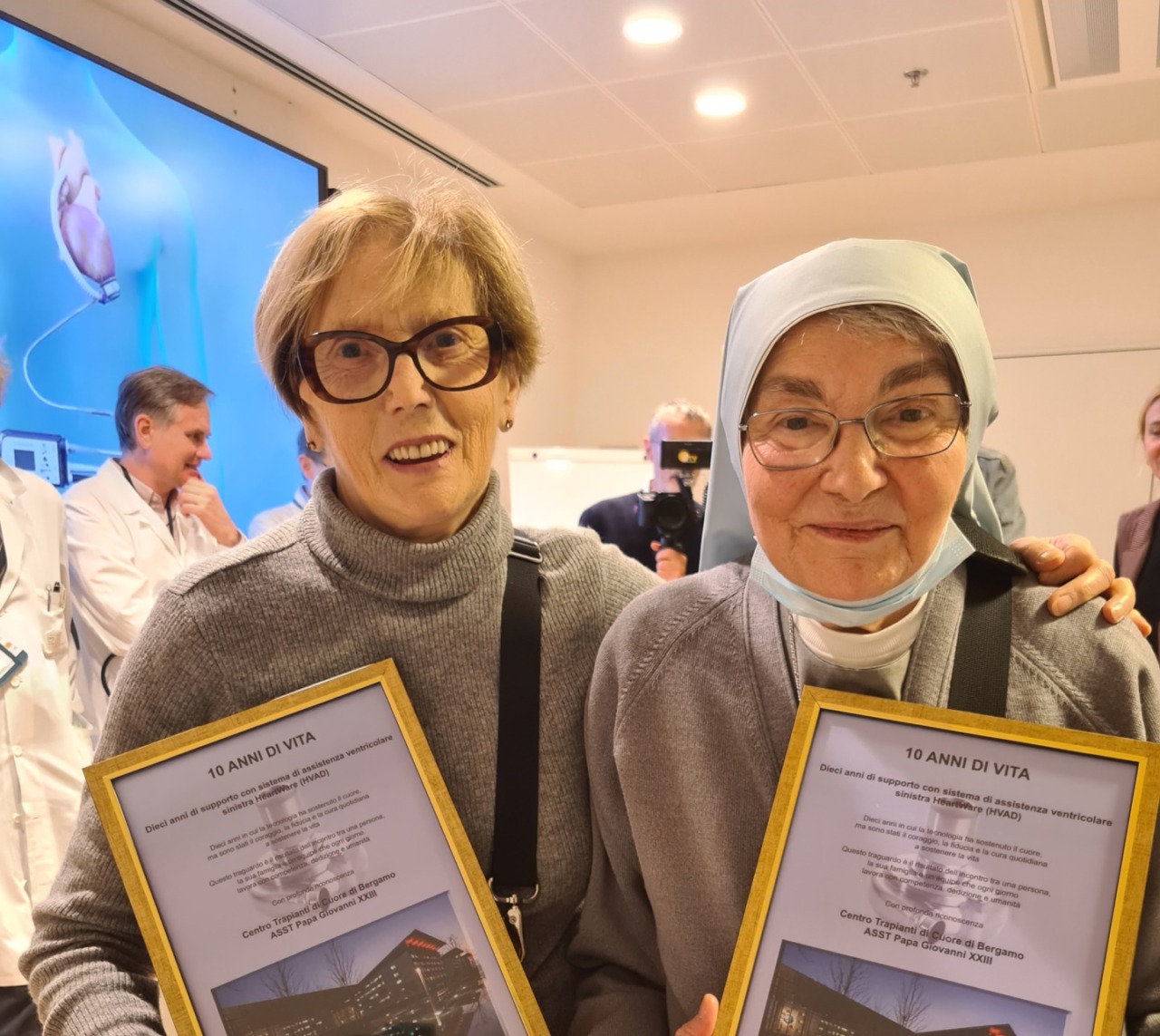 Vivono da dieci anni con il “cuore nello zaino”: a Bergamo due donne tra le pazienti più longeve in Italia