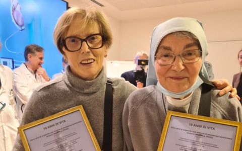 Vivono da dieci anni con il “cuore nello zaino”: a Bergamo due donne tra le pazienti più longeve in Italia