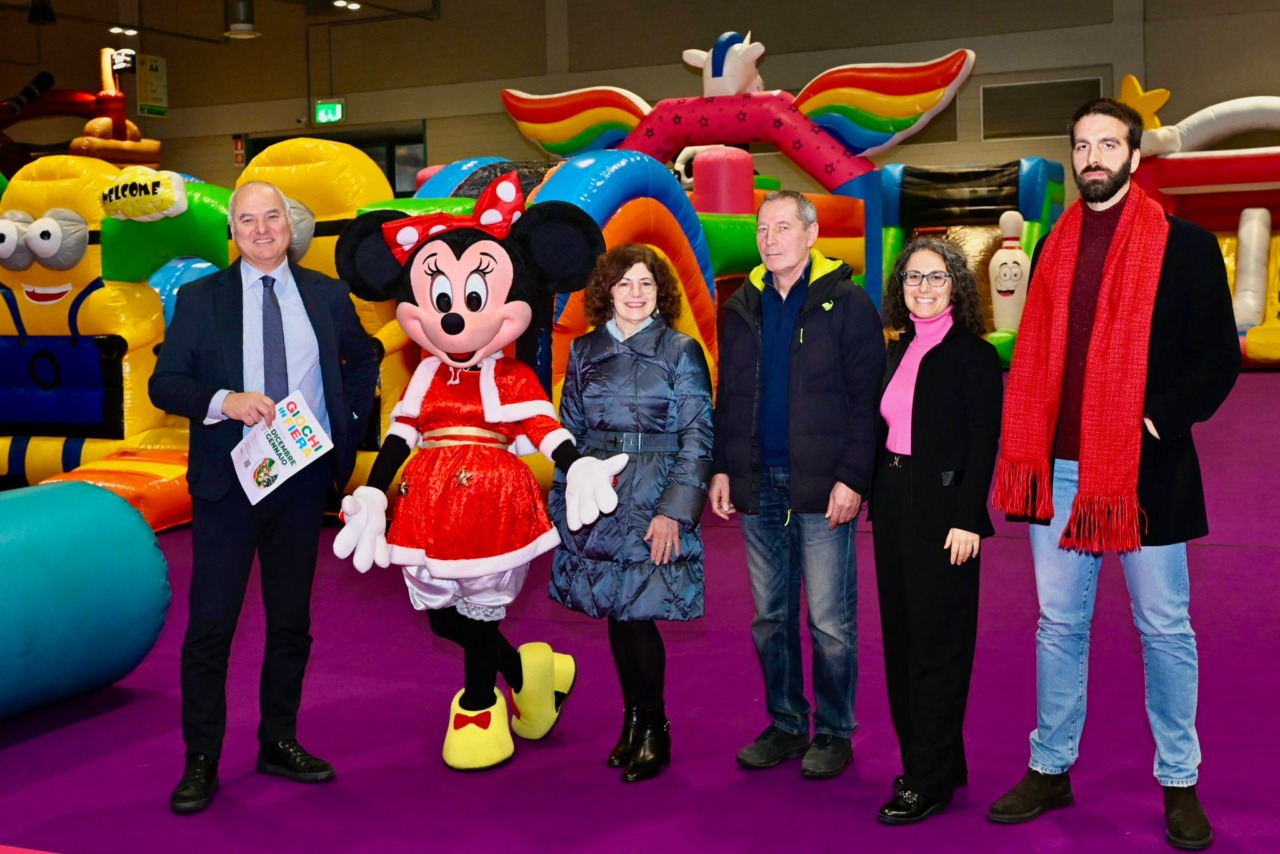 Quando fuori fa freddo, in via Lunga si apre “Giochi in Fiera” per tutta la famiglia