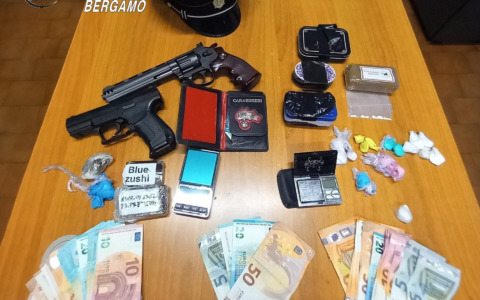 Fermati a Seriate dai carabinieri, trovata droga in auto e nelle abitazioni: arrestati due spacciatori