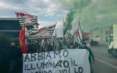 Larga partecipazione allo sciopero alla Claypaky di Seriate, i sindacati: «Rischio di ripercussioni sociali»