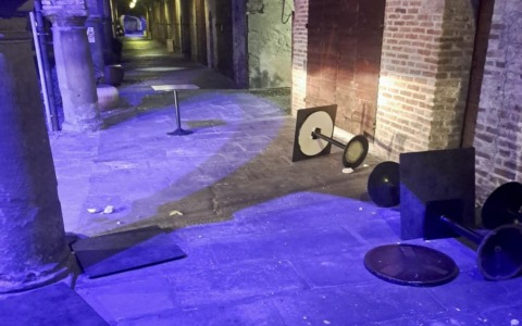 Lite tra ragazzi degenera a Romano: giovane ferito alla faccia con un bicchiere rotto