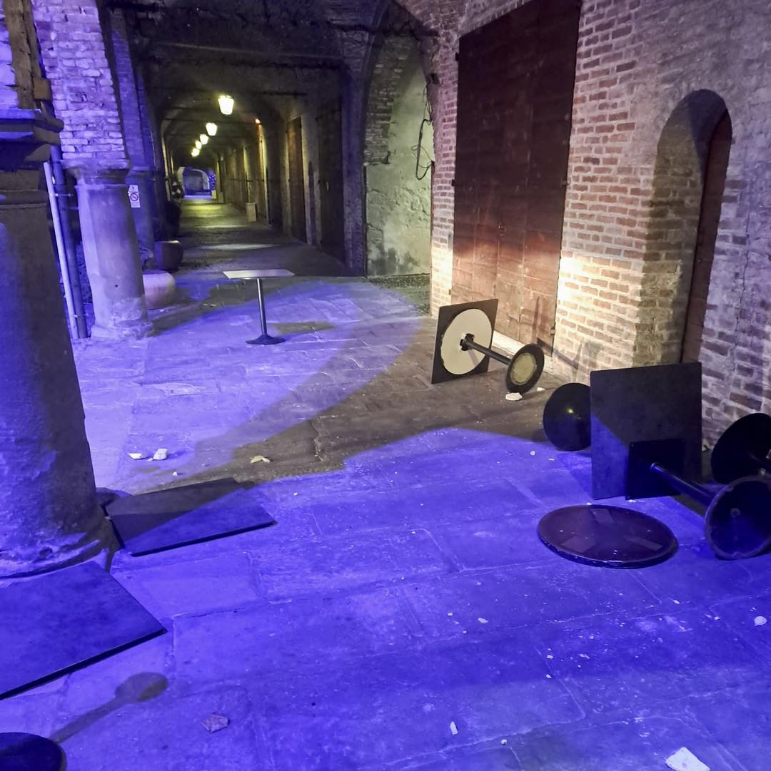 Lite tra ragazzi degenera a Romano: giovane ferito alla faccia con un bicchiere rotto