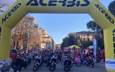 Lo start dei Babbo Bikers bergamaschi è “da paura”: investita la presidente dell’associazione organizzatrice