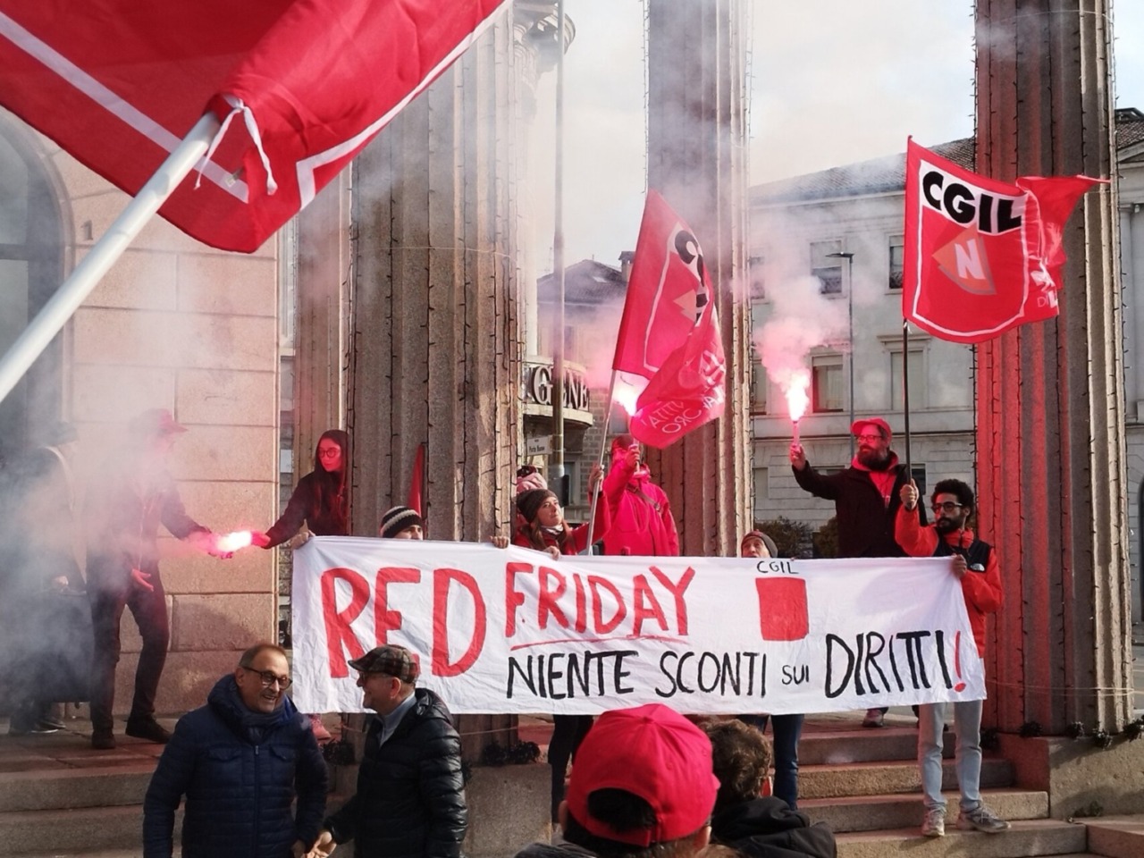 Sciopero generale, corteo della Cgil da piazza Pontida: «Servono interventi concreti su salari, fisco e pensioni»