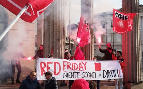 Sciopero generale, corteo della Cgil da piazza Pontida: «Servono interventi concreti su salari, fisco e pensioni»
