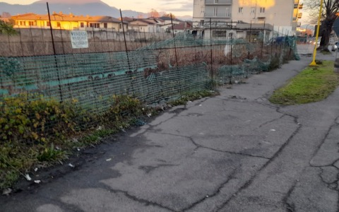 Il Comune di Seriate ha venduto un passaggio pedonale al supermercato Lidl, che così può ampliarsi