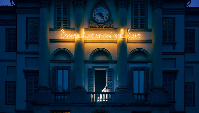 “È nata una… Stella Cometa”: Christmas Design raccontato attraverso le fotografie di Oliviero Godi