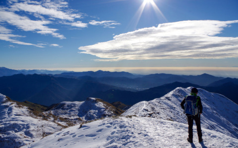 I panorami mozzafiato che ci accompagnano fino alla cima del monte Grem (ma fate attenzione)