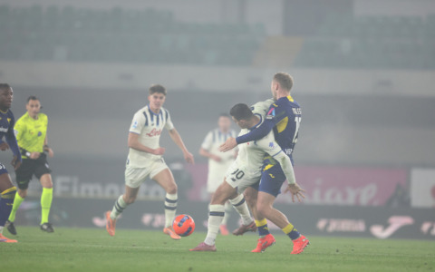 Cronaca di Verona-Atalanta 3-1: notte da incubo al Bentegodi, la Dea crolla nella nebbia