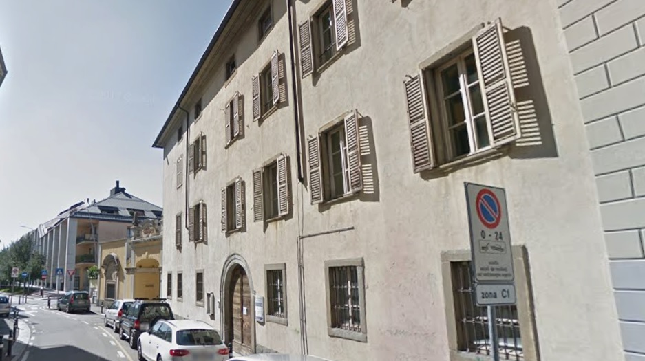 Carrara: «La giovane intervenuta per difendere la ragazza aggredita in centro merita un riconoscimento»