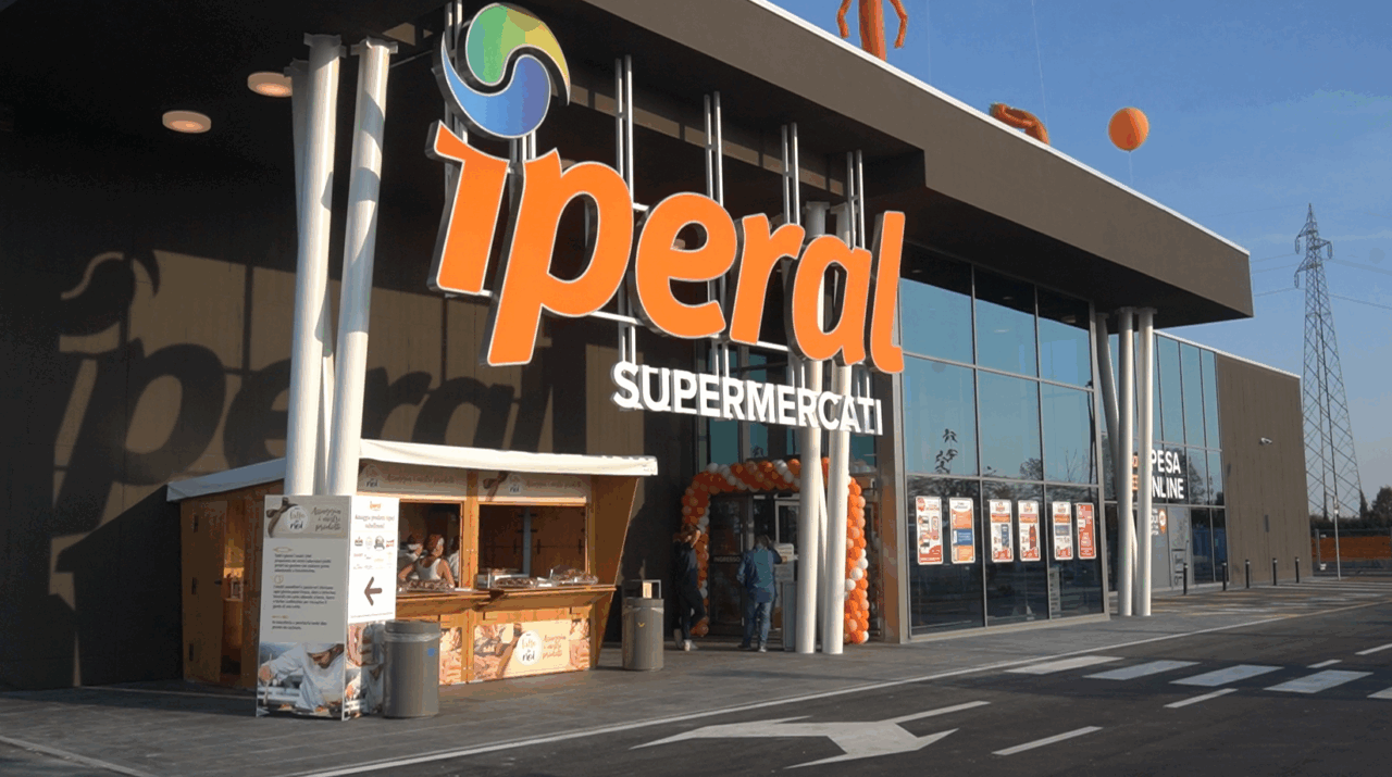 Covo, tentano la spaccata al supermercato Iperal ma l’allarme li mette in fuga