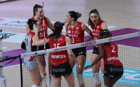 In attesa dei quarti di Coppa Italia contro Conegliano, il Volley Bergamo mette paura a Novara