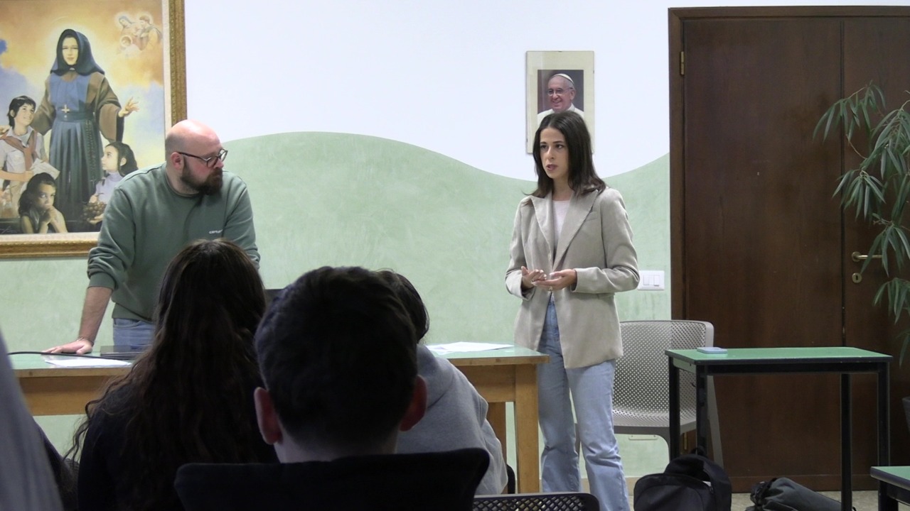 La fashion artist Mery Saporito intervistata da ragazze e ragazzi dell’Efp Sacra Famiglia di Seriate