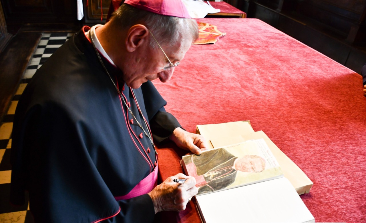 Addio a monsignor Luigi Bonazzi, di Gandino. Storico il suo incontro vent’anni fa con Fidel Castro a L’Avana