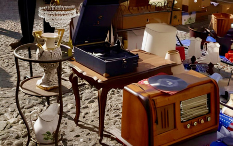 Monterosso si dà appuntamento in piazza Pacati: il quartiere si ritrova al mercatino dell’usato