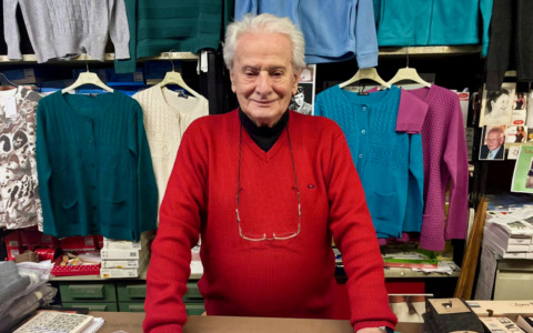 A 91 anni, il Gino Rossi lavora ancora nel suo negozio di Alzano Lombardo… per restare vivo