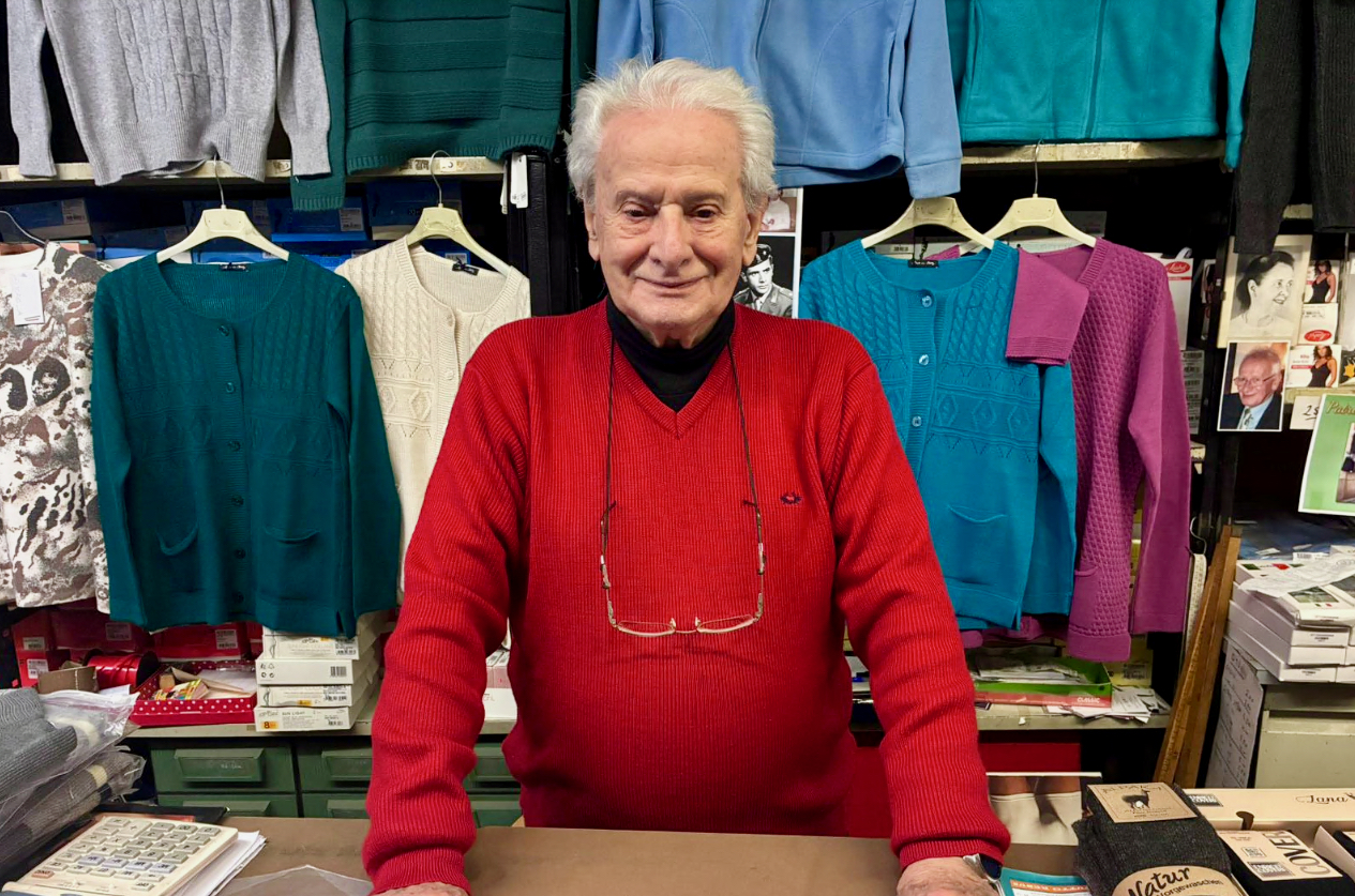 A 91 anni, il Gino Rossi lavora ancora nel suo negozio di Alzano Lombardo… per restare vivo